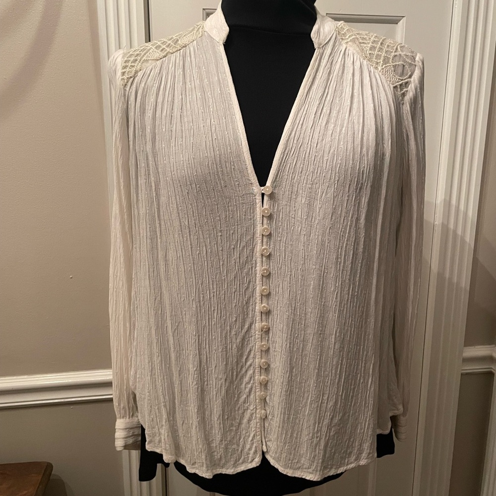 Free People white button down tunic
Size Medium